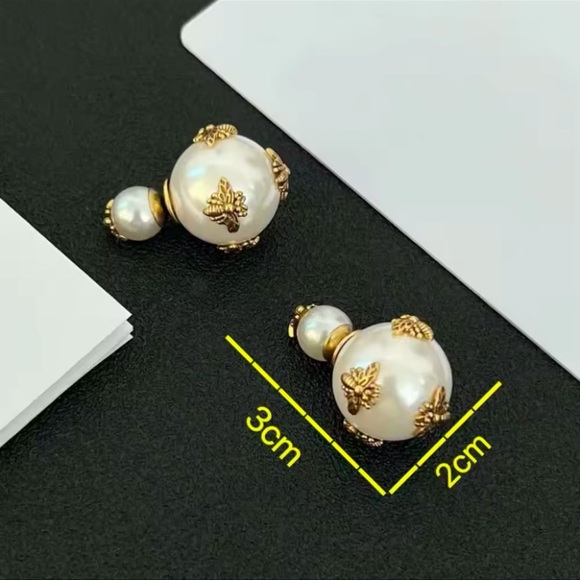 Vintage Honeybee Pearl Elegant Gold White Earrings - Picture 6 of 7